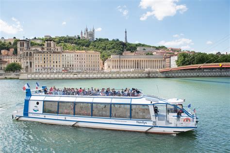 les bateaux lyonnais.